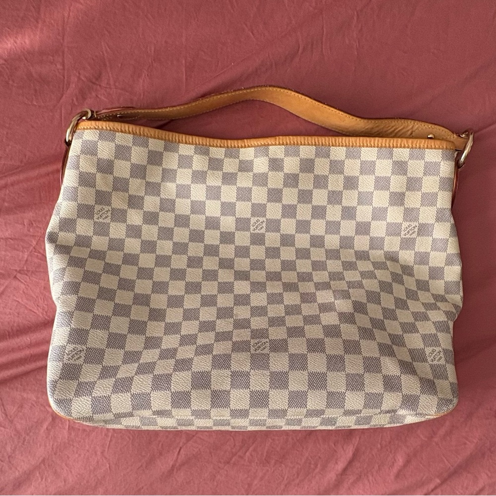 Louis Vuitton Gray and Tan Shoulder Bag with Iconic Design - Picture 10 of 11